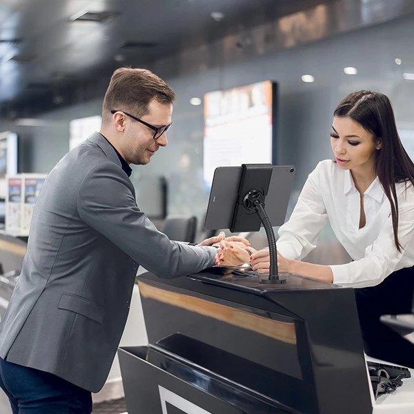 Supporto da tavolo o parete per tablet - TOUGH WALL/TABLE - da 7" a 13" - ruotabile di 360&deg; - Durable