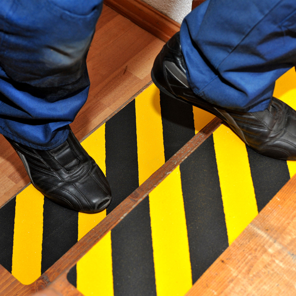 Striscia segnaletica da terra - giallo / nero - 610 x 150 mm - Tarifold